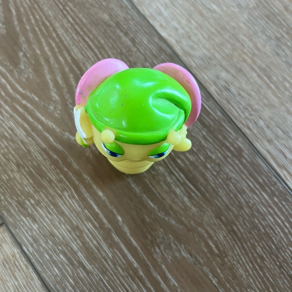 Vintage Playskool Glo Friends Glo Butterfly Finger Puppet Toy - Picture 2 of 5